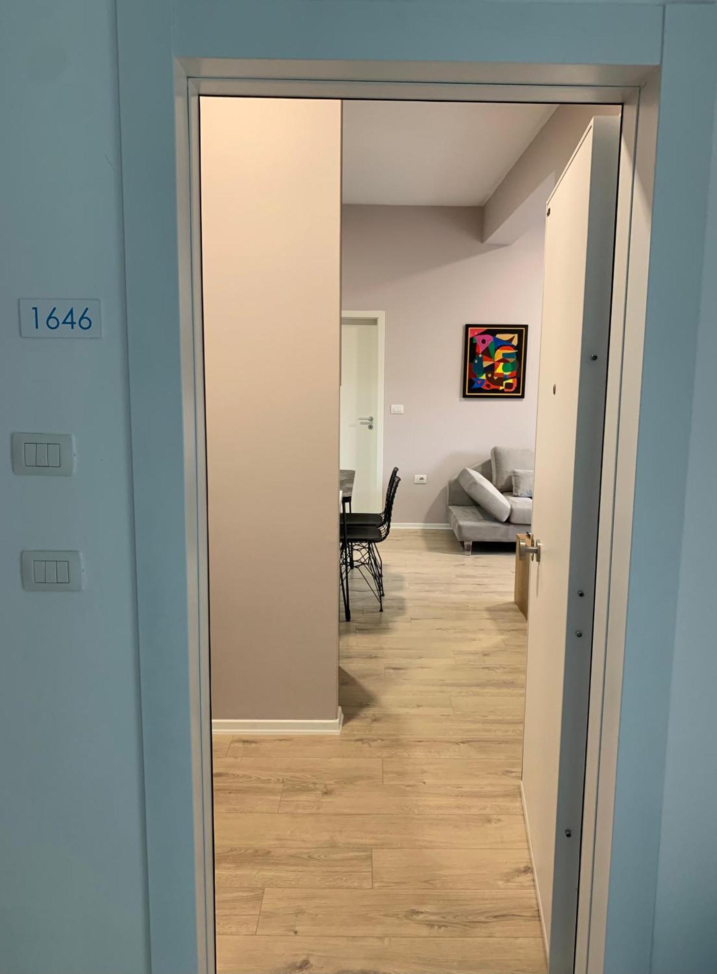 Lovely 1-Bedroom Condo In Tirana Wifi-Netflix-Ac Ngoại thất bức ảnh